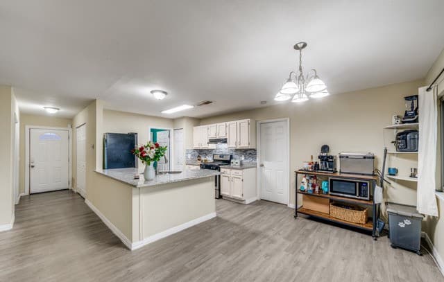 3-bedroom rental at 5931 Autumn in San Antonio, TX — photo 5