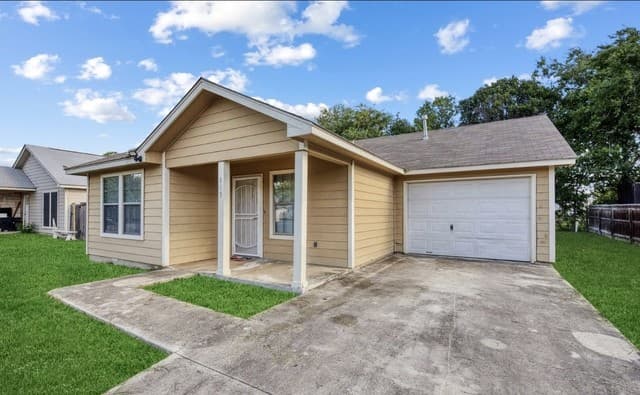 3-bedroom rental at 515 Belcross in San Antonio, TX — photo 1