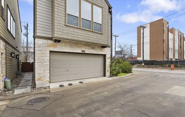 3-bedroom rental at 2003 McCullough in San Antonio, TX — photo 3