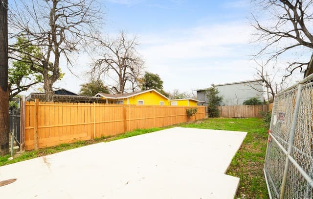 rental at 202 Henry in San Antonio, TX — photo 3