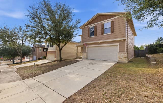 4-bedroom rental at 5764 Maxfli in Schertz, TX — photo 2