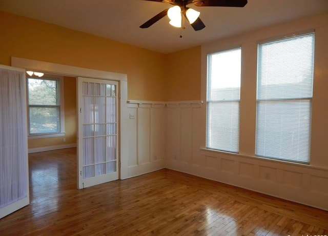 rental at 124 W Mistletoe Ave in San Antonio, TX — photo 3