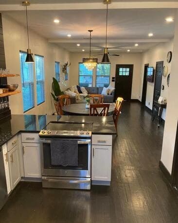 3-bedroom rental at 301 E Woodlawn in San Antonio, TX — photo 4