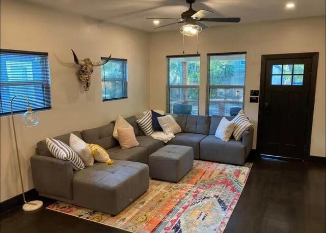 3-bedroom rental at 301 E Woodlawn in San Antonio, TX — photo 5