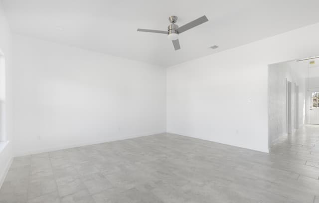 3-bedroom rental at 804 Peach in Jourdanton, TX — photo 4