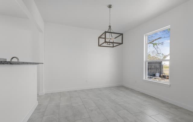 3-bedroom rental at 804 Peach in Jourdanton, TX — photo 5