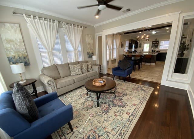 2-bedroom rental at 231 E Carolina St in San Antonio, TX — photo 3