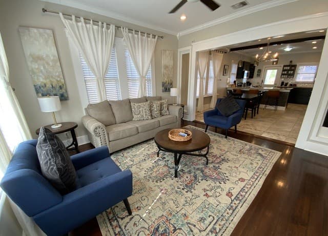 2-bedroom rental at 231 E Carolina St in San Antonio, TX — photo 4