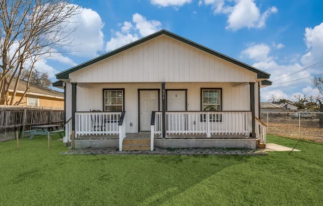 rental at 354 Ike in San Antonio, TX — photo 1