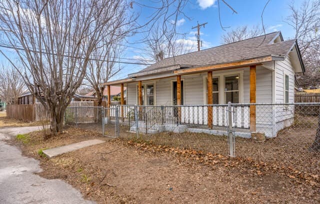 2-bedroom rental at 1508 Grant in San Antonio, TX — photo 2