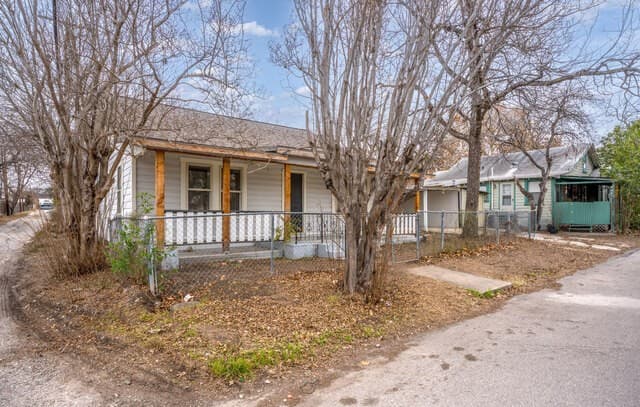 2-bedroom rental at 1508 Grant in San Antonio, TX — photo 3