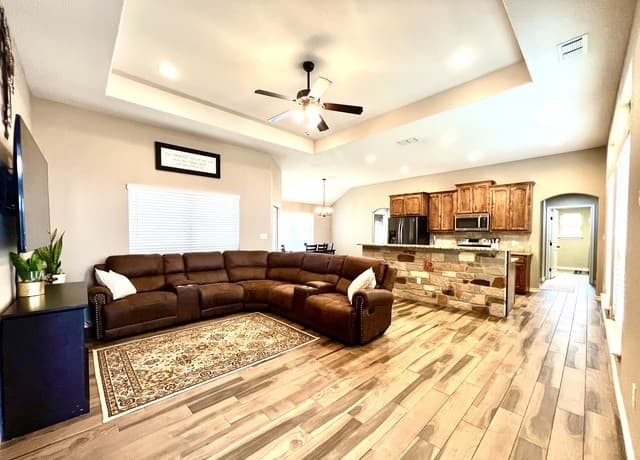 3-bedroom rental at 1729 Vista View in Pleasanton, TX — photo 4