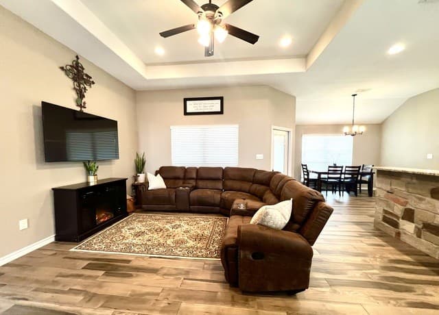 3-bedroom rental at 1729 Vista View in Pleasanton, TX — photo 5