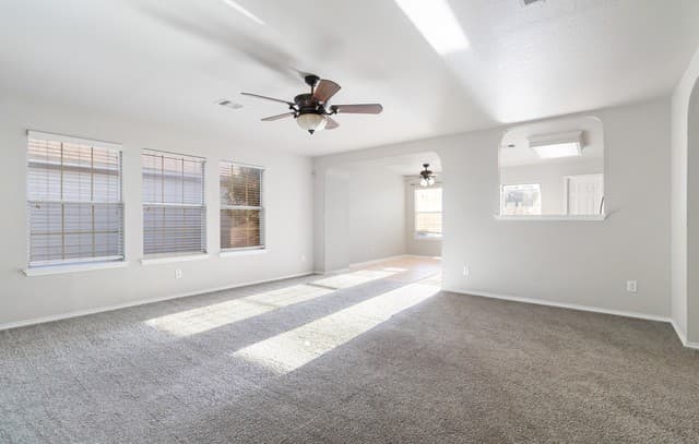 4-bedroom rental at 165 Corral Fence in Cibolo, TX — photo 3