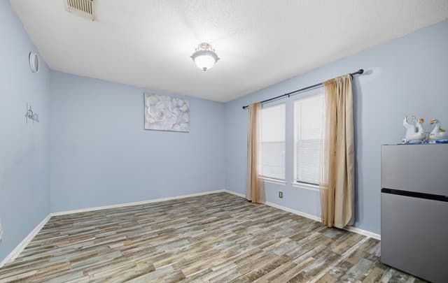4-bedroom rental at 11173 Moonlit Park in San Antonio, TX — photo 2