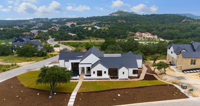 4-bedroom rental at 9527 Midsomer Place in San Antonio, TX — photo 5