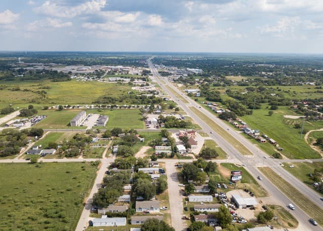 rental at 1804 Sutherland Springs in Floresville, TX — photo 2