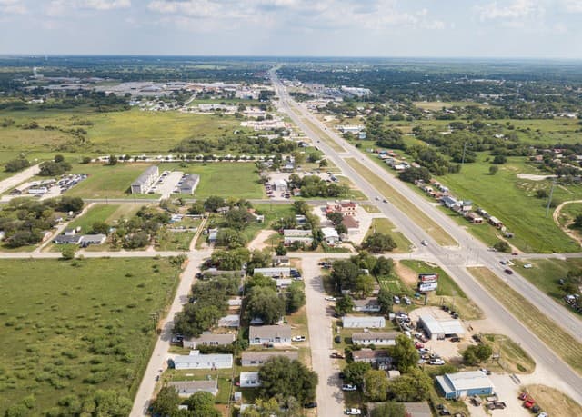 rental at 1804 Sutherland Springs in Floresville, TX — photo 4