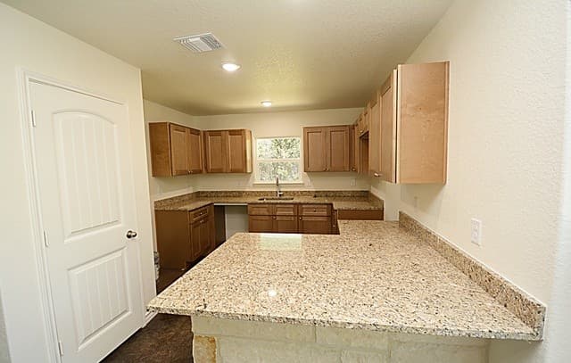 3-bedroom rental at 1436 Laguna in Spring Branch, TX — photo 3