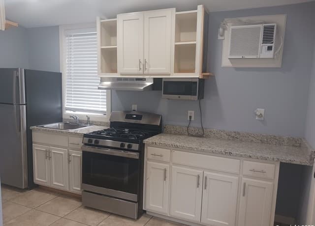 1-bedroom rental at 212 Mclane Unit B in San Antonio, TX — photo 2