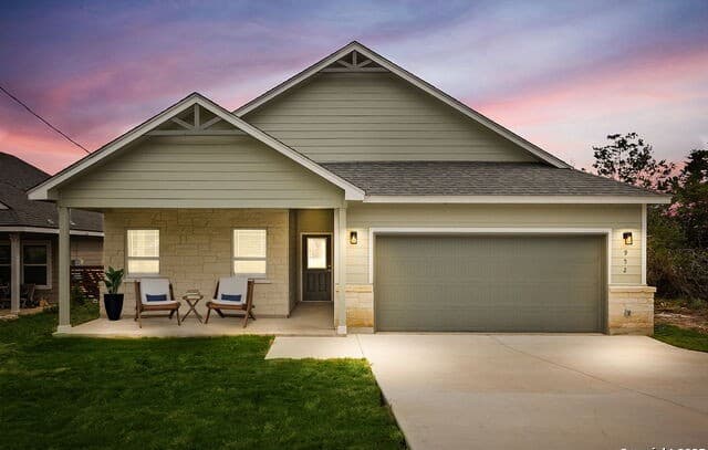 3-bedroom rental at 952 Rimrock Cv in Spring Branch, TX — photo 1