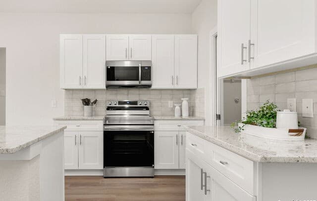 3-bedroom rental at 952 Rimrock Cv in Spring Branch, TX — photo 5