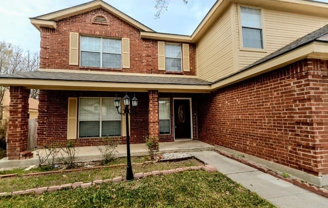 3-bedroom rental at 5135 Stormy Hls in San Antonio, TX — photo 2