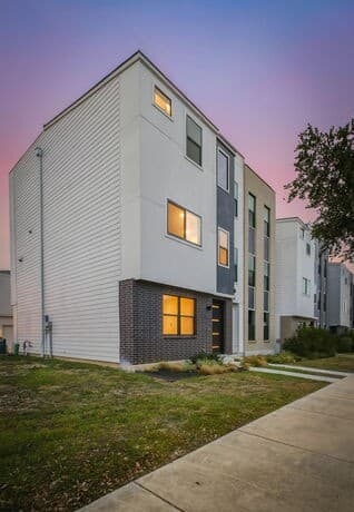 2-bedroom rental at 7922 Kennedy Hill Unit 1 in San Antonio, TX — photo 4