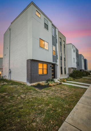 2-bedroom rental at 7922 Kennedy Hill Unit 1 in San Antonio, TX — photo 5