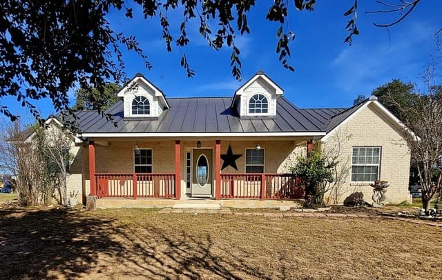 4-bedroom rental at 5615 Fm 462 in Moore, TX — photo 2