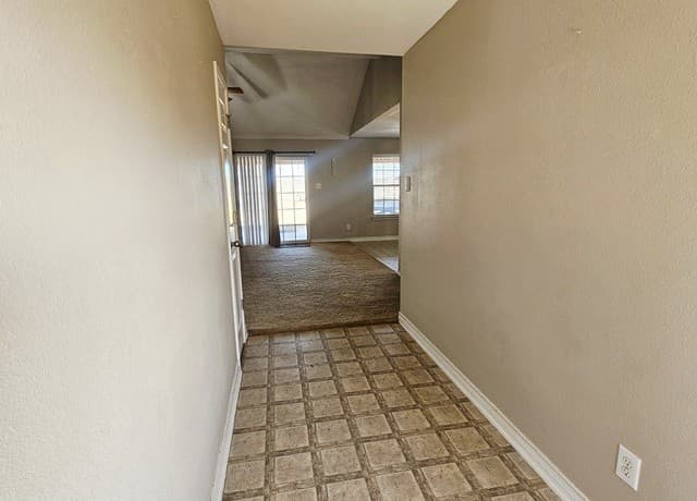 4-bedroom rental at 5615 Fm 462 in Moore, TX — photo 3