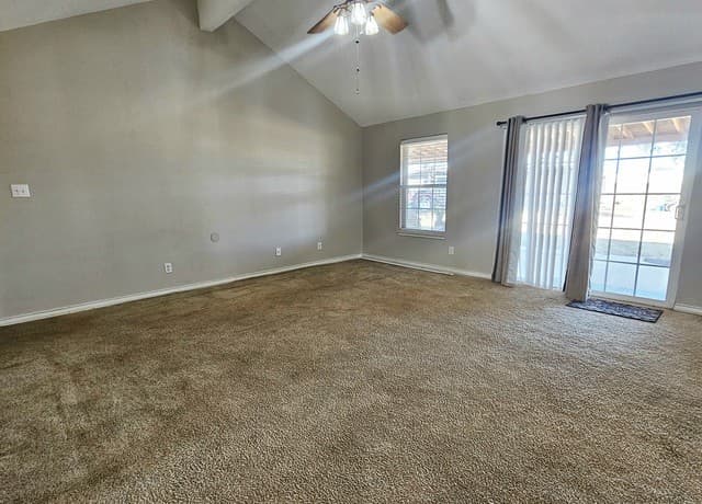 4-bedroom rental at 5615 Fm 462 in Moore, TX — photo 4