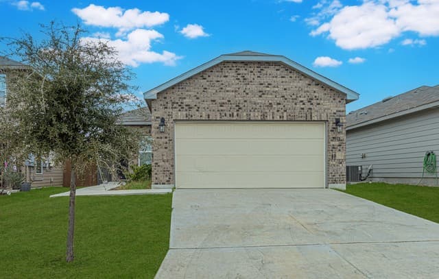 3-bedroom rental at 5919 Olson Bluffs in San Antonio, TX — photo 2