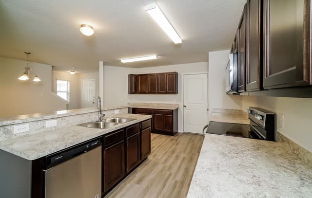 3-bedroom rental at 5107 Jade Crossing in San Antonio, TX — photo 2