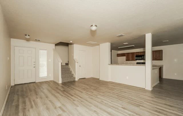 4-bedroom rental at 7026 Heathers Pond in San Antonio, TX — photo 3