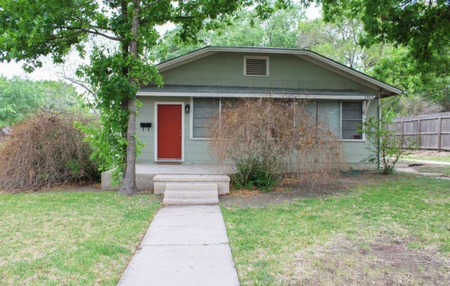 2-bedroom rental at 3901 N New Braunfels in San Antonio TX