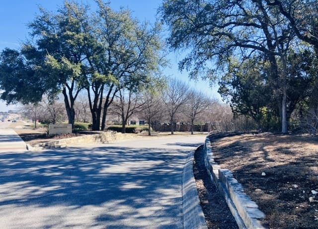 rental at 215 Wellesley Lndg in Shavano Park, TX — photo 2