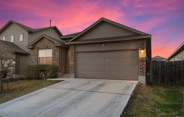3-bedroom rental at 6535 Encore Oaks in San Antonio, TX — photo 2