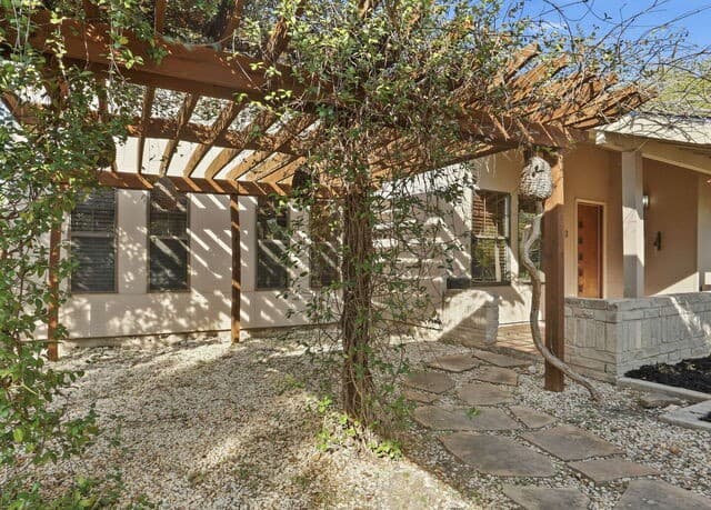 3-bedroom rental at 543 Robinhood in Alamo Heights, TX — photo 1