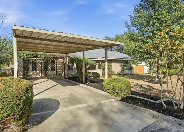 3-bedroom rental at 543 Robinhood in Alamo Heights, TX — photo 5