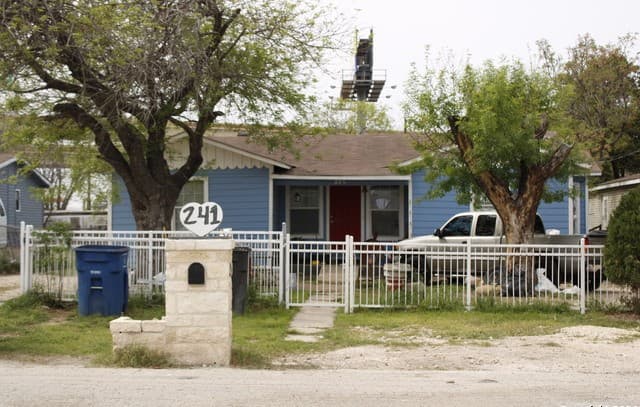 3-bedroom rental at 718 Singing Wind in San Antonio, TX — photo 1