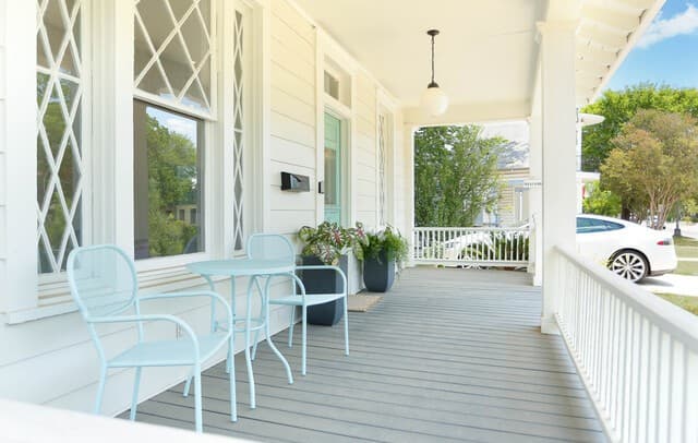 2-bedroom rental at 227 Florida St in San Antonio, TX — photo 2