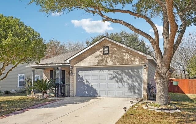 3-bedroom rental at 7835 Saddle Run in Selma, TX — photo 1