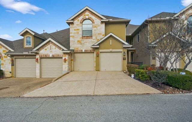 3-bedroom rental at 8250 Cruiseship Bay Unit UNIT 402 in San Antonio, TX — photo 1