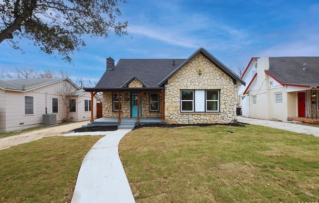 3-bedroom rental at 543 McMonigal Place Unit BLDG. 1 in San Antonio, TX — photo 1