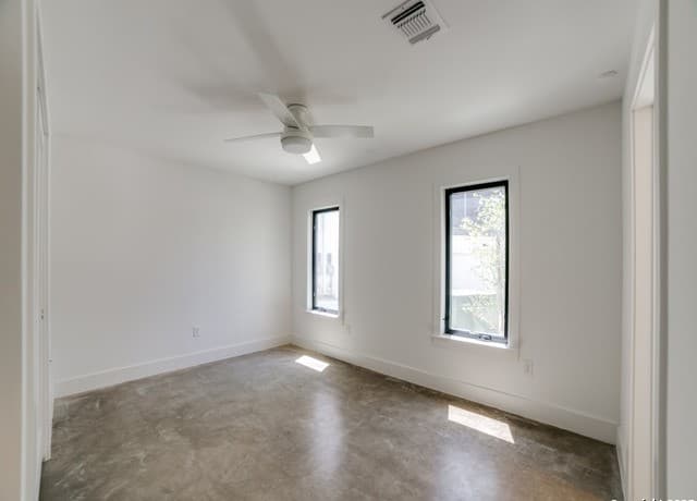 3-bedroom rental at 1042 Greer in San Antonio, TX — photo 5