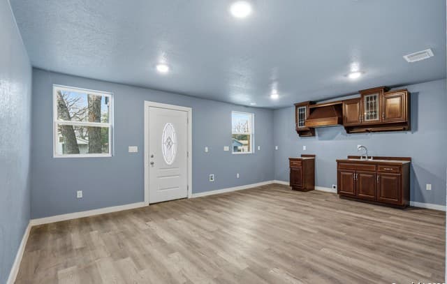 3-bedroom rental at 3528 S Laredo in San Antonio, TX — photo 2
