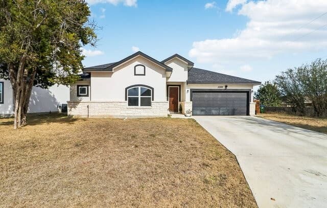4-bedroom rental at 15302 Capri in Selma, TX — photo 2