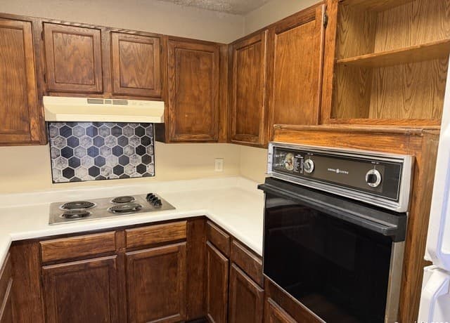 3-bedroom rental at 9370 Village Lance in San Antonio, TX — photo 4