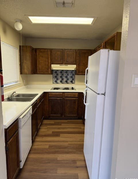 3-bedroom rental at 9370 Village Lance in San Antonio, TX — photo 5